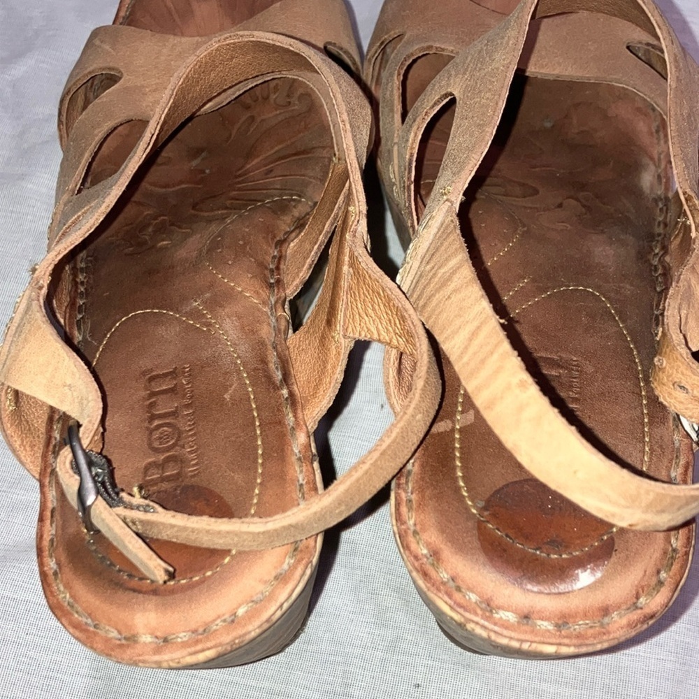 Size 9 (40.5) leather Women's Tan Wedge Sandals - Picture 9 of 16